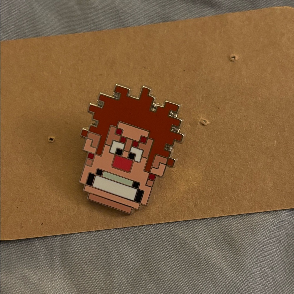 Disney Wreck-It Ralph Pixel Art Pin - Picture 3 of 3